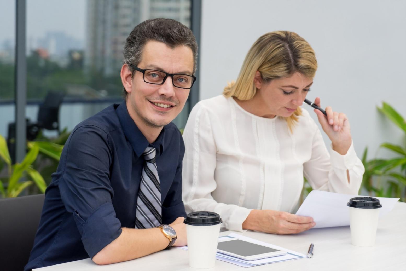 Moderne Beratungsräume mit professioneller Atmosphäre für persönliche Finanzberatung